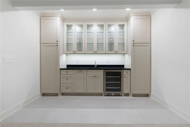 $1,500,000 | 4519 West 70th Street, Prairie Village, KS 66208