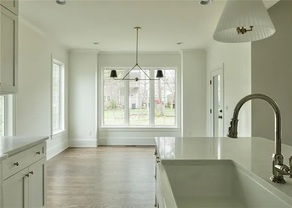 $1,500,000 | 4519 West 70th Street, Prairie Village, KS 66208
