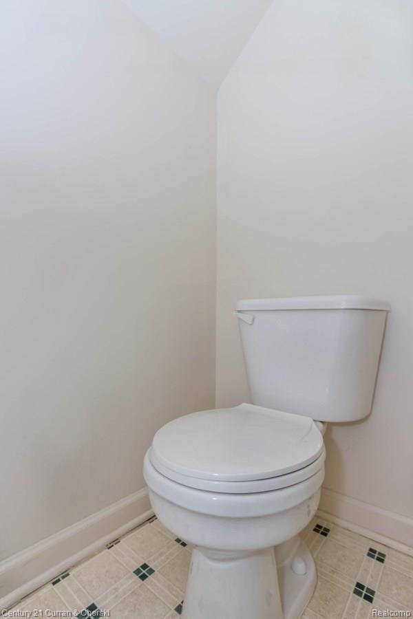 16804 Farmington Road Livonia, MI 48154 - Photo 20 of 29 19.jpg