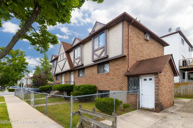 a view of a house with backyard and swimming pool