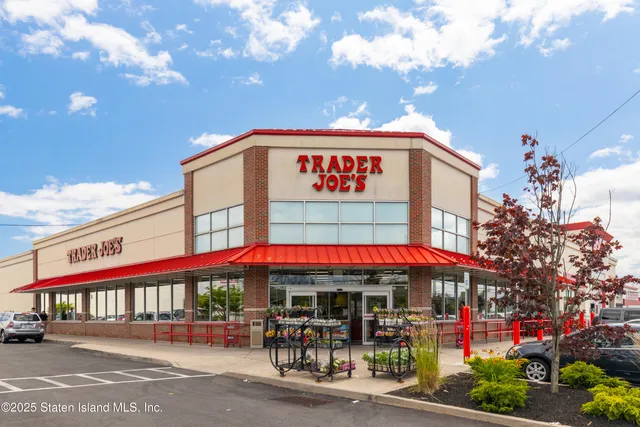 $1,295,000 | 700 Travis Avenue | New Springville