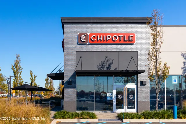 $1,295,000 | 700 Travis Avenue | New Springville