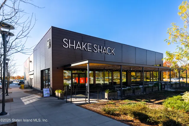 $1,295,000 | 700 Travis Avenue | New Springville