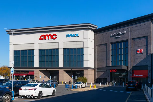 $1,295,000 | 700 Travis Avenue | New Springville