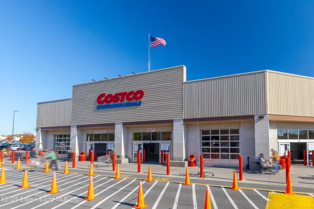 $1,295,000 | 700 Travis Avenue | New Springville