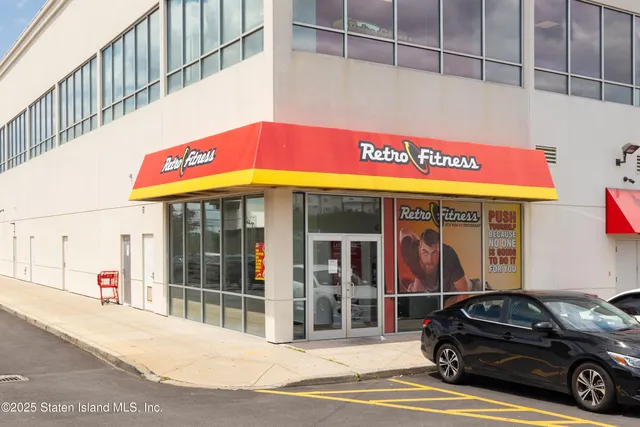 $1,295,000 | 700 Travis Avenue | New Springville