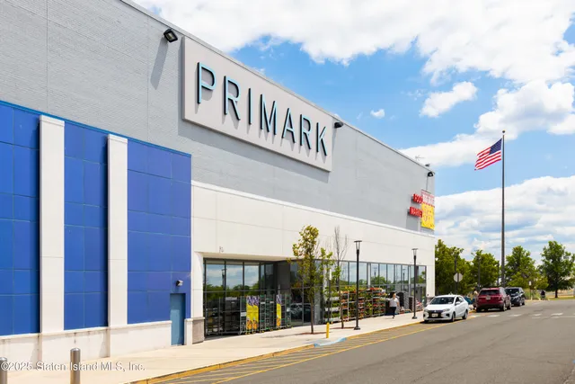 $1,295,000 | 700 Travis Avenue | New Springville