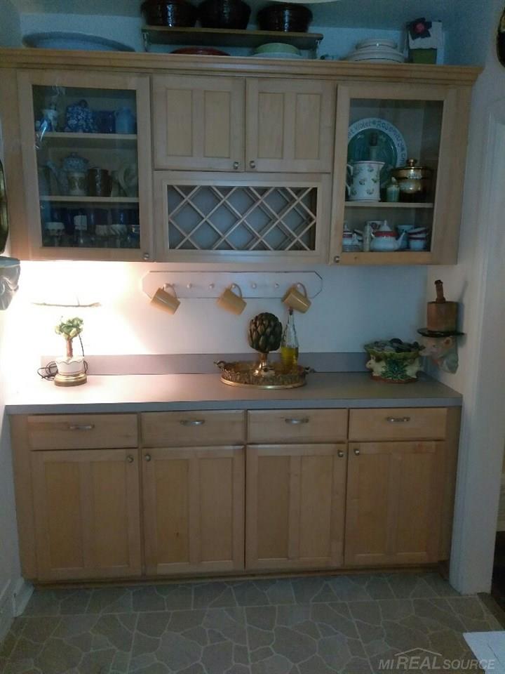 5541 Yorkshire Road Detroit, MI 48224 - Photo 8 of 14 31365086-7.JPG