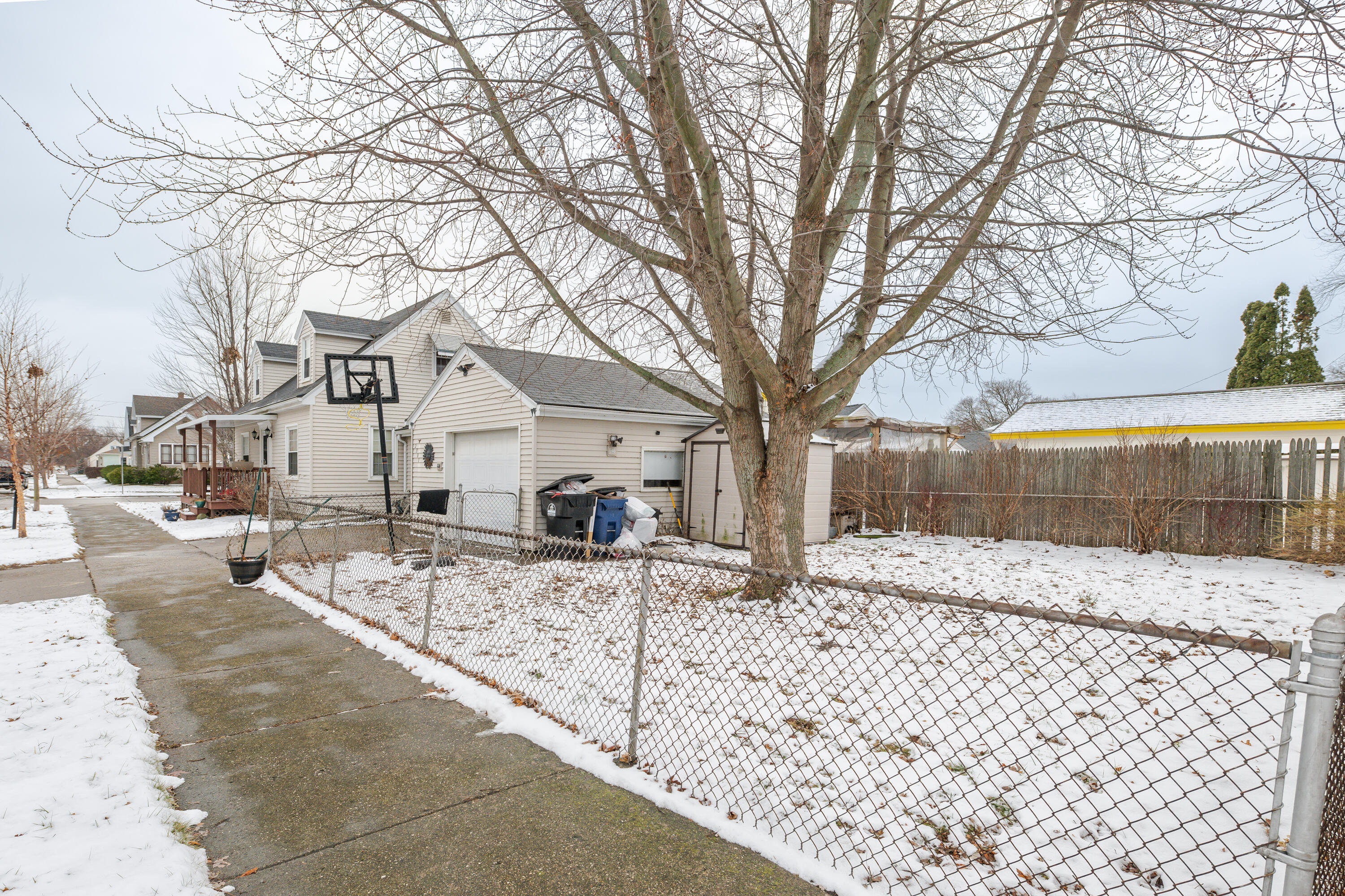 2301 Olive Street Racine, WI 53403 - Photo 9 of 13 2301 Olive St. 9