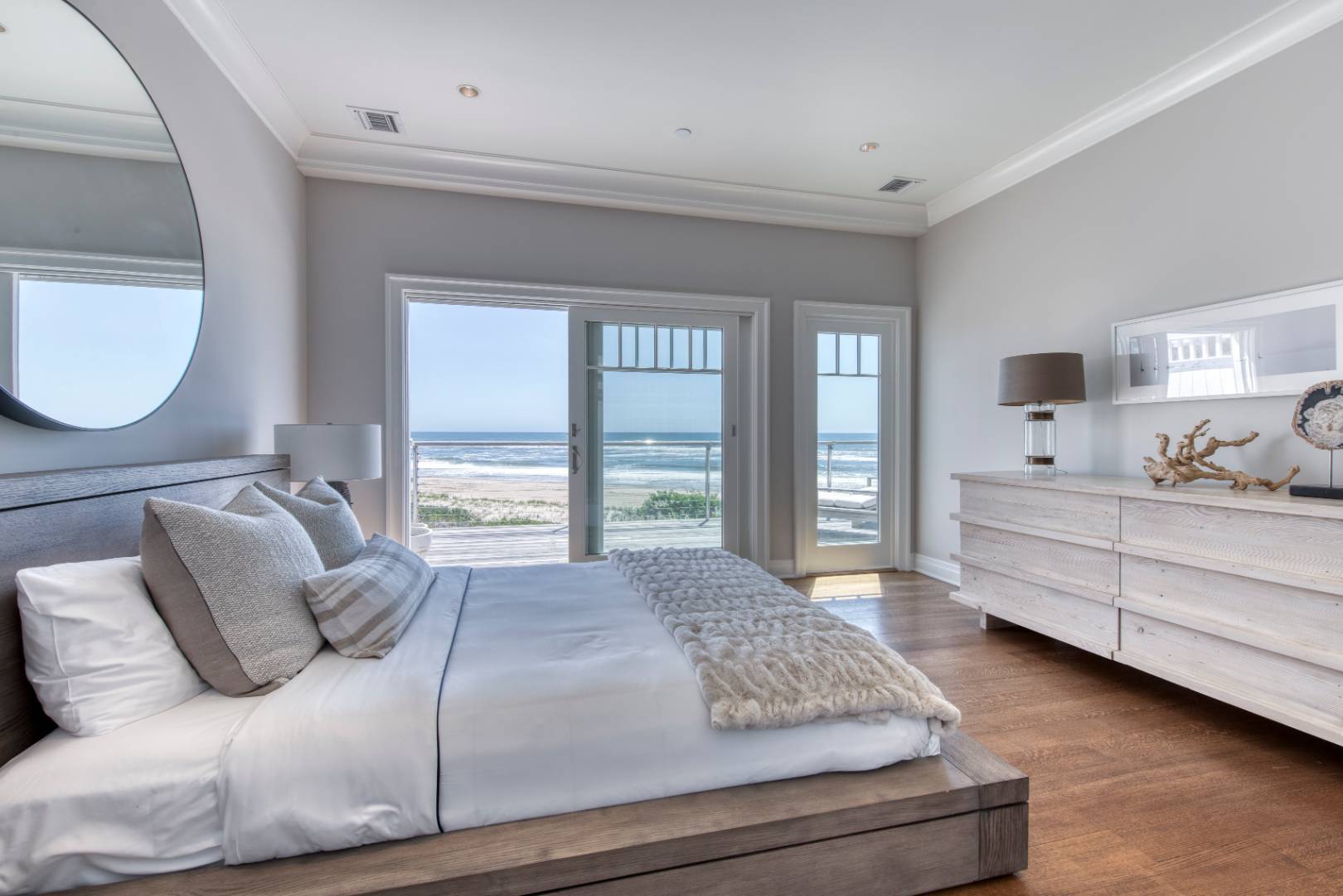 272 Old Montauk Highway, Unit 9 Montauk, NY 11954 - Photo 9 of 26 a bedroom with a large bed and a dresser