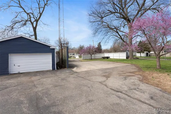 $190,000 | 205 North Virginia Street, Charleston, MO 63834