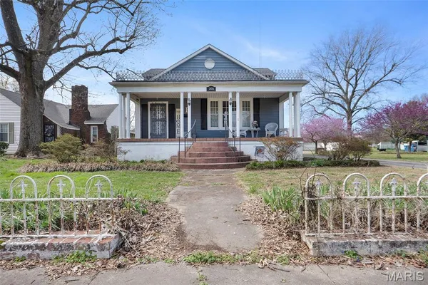 $190,000 | 205 North Virginia Street, Charleston, MO 63834