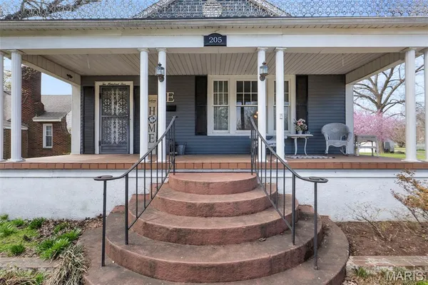 $190,000 | 205 North Virginia Street, Charleston, MO 63834