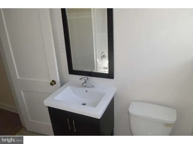 a view of empty room with window