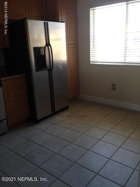 9745 Touchton Road, Unit 1823 Jacksonville, FL 32246 - Photo 4 of 18 an empty room with a window