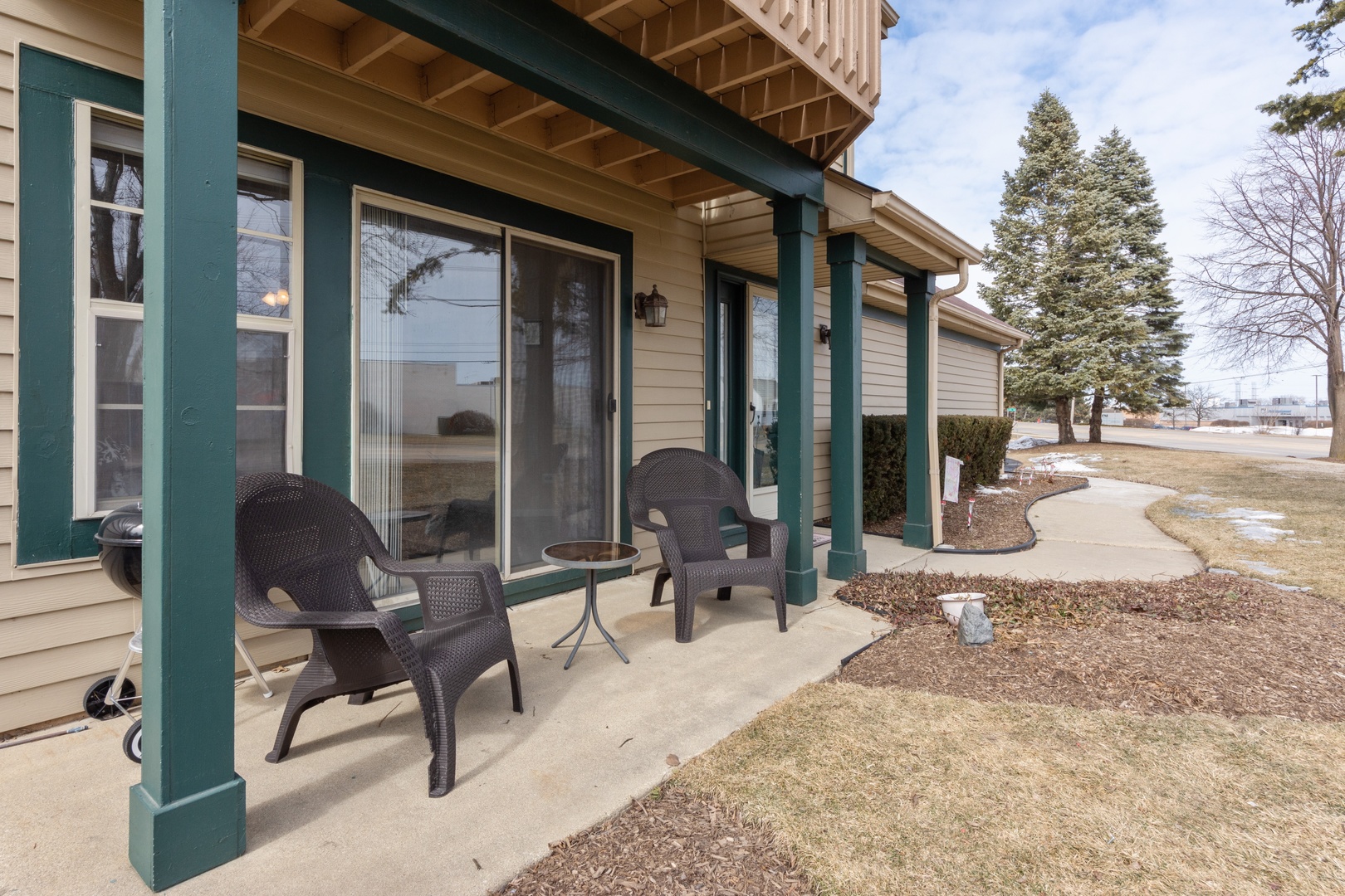 994 Ridgefield Lane, Unit 51 Wheeling, IL 60090 - Photo 10 of 10 a building outdoor space with patio furniture and garden