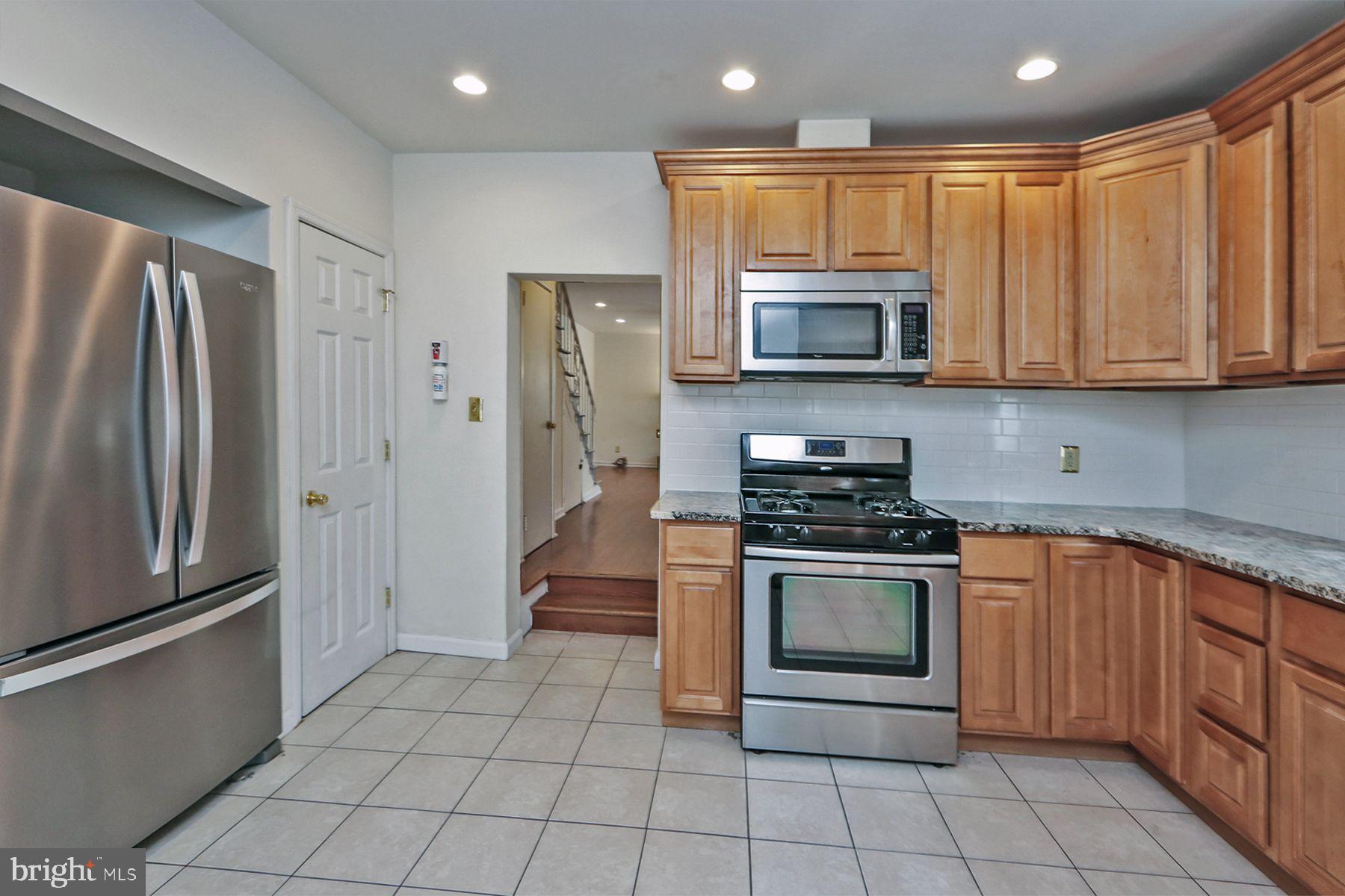 204 Lakeview Avenue Haddonfield, NJ 08033 - Photo 12 of 31 Updated eat-in kitchen