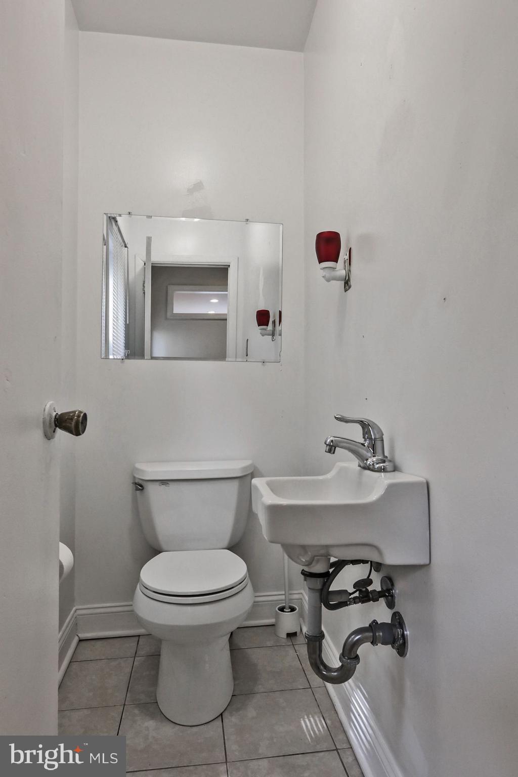 204 Lakeview Avenue Haddonfield, NJ 08033 - Photo 21 of 31 Main floor half bath