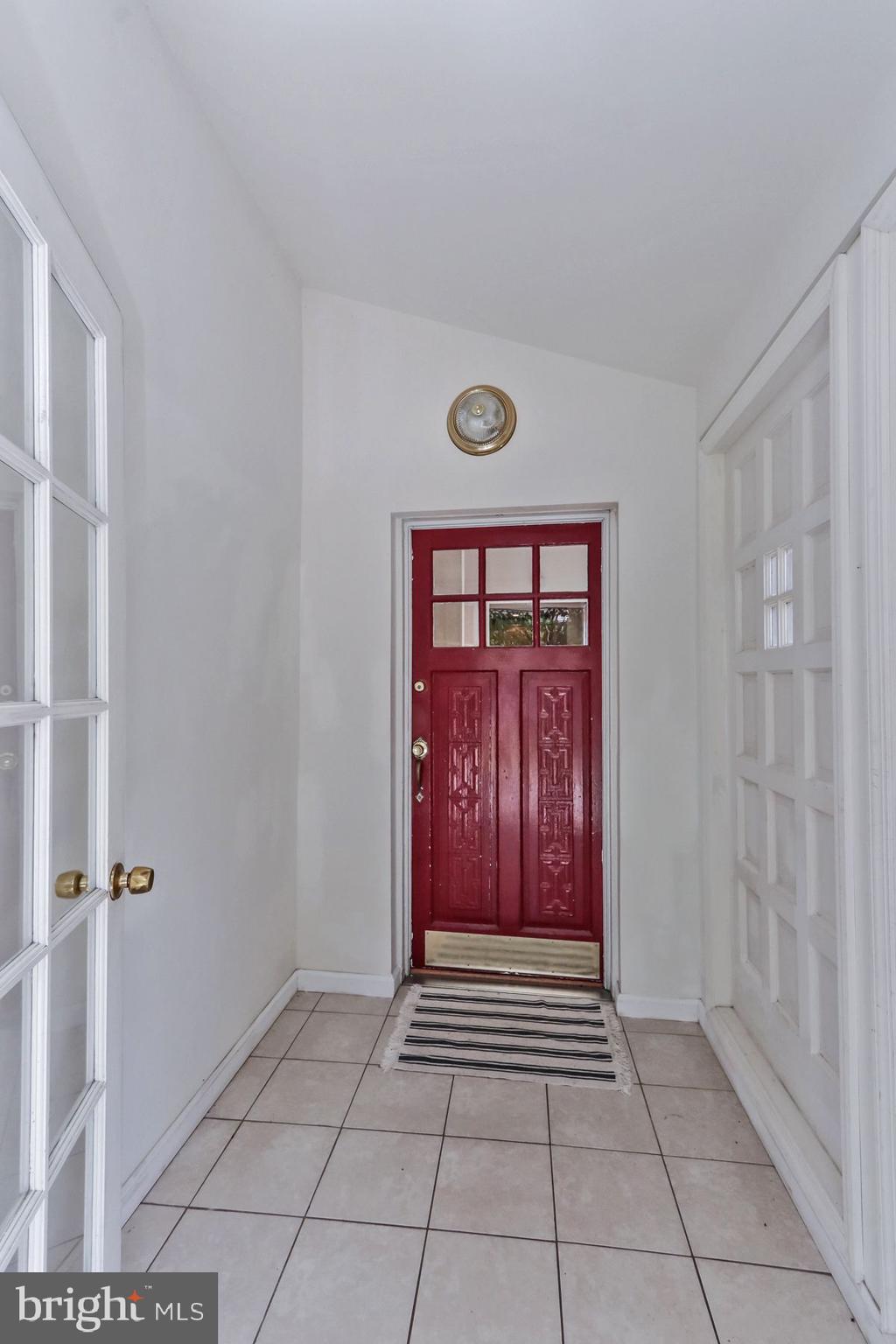 204 Lakeview Avenue Haddonfield, NJ 08033 - Photo 6 of 31 Front entrance Foyer