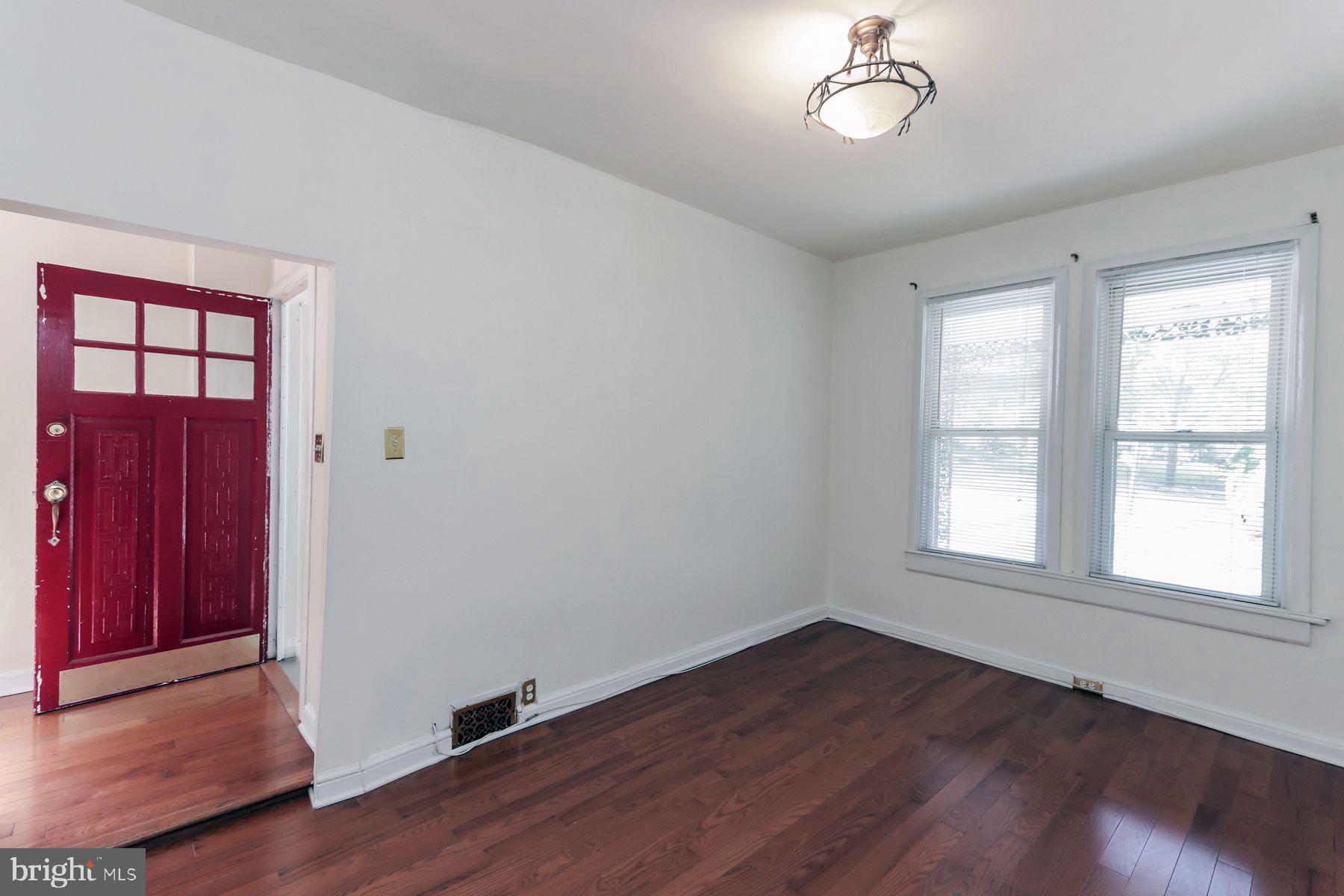 204 Lakeview Avenue Haddonfield, NJ 08033 - Photo 8 of 31 Living Room - could be a great office or playroom