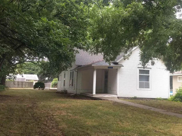 $110,000 | 805 Pine Street, Halstead, KS 67056