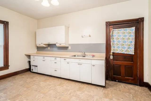 $110,000 | 805 Pine Street, Halstead, KS 67056