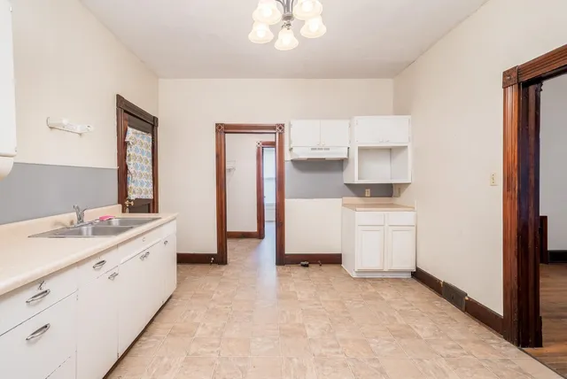 $110,000 | 805 Pine Street, Halstead, KS 67056