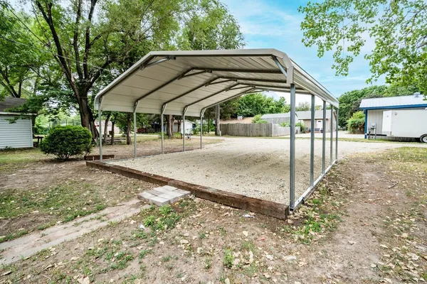 $110,000 | 805 Pine Street, Halstead, KS 67056