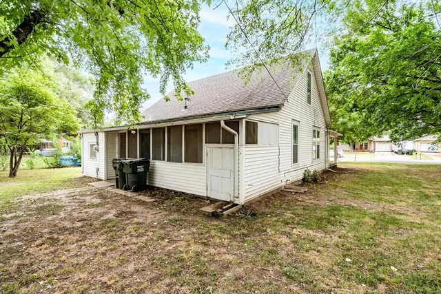$110,000 | 805 Pine Street, Halstead, KS 67056