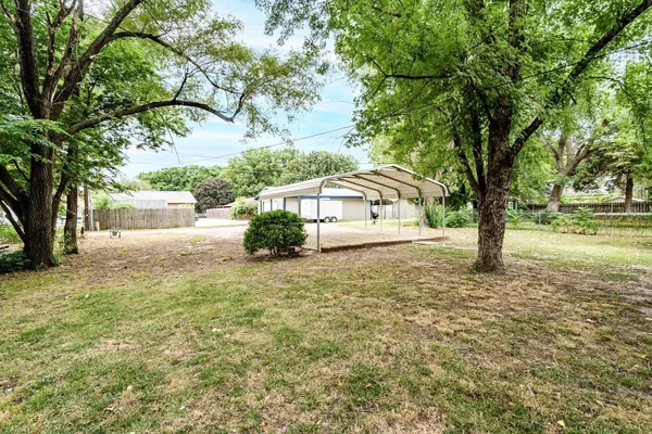 $110,000 | 805 Pine Street, Halstead, KS 67056