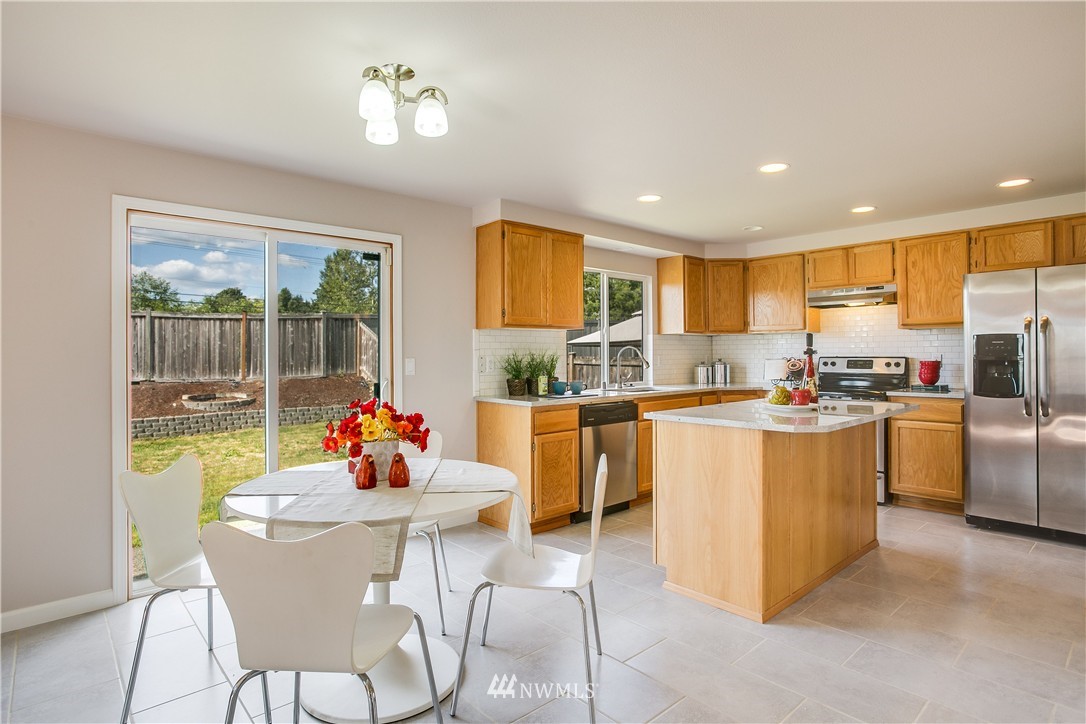 5514 Northeast 3rd Lane Renton, WA 98059 - Photo 6 of 25