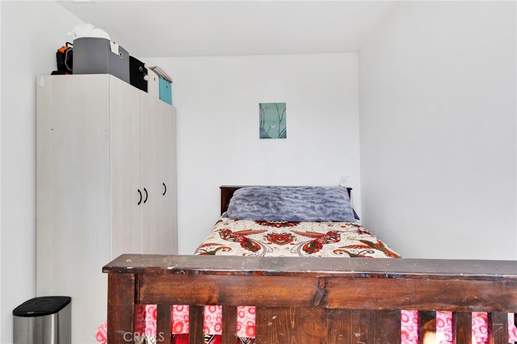 15109 Anacapa Road Victorville, CA 92392 - Photo 23 of 40 a living room with a rug