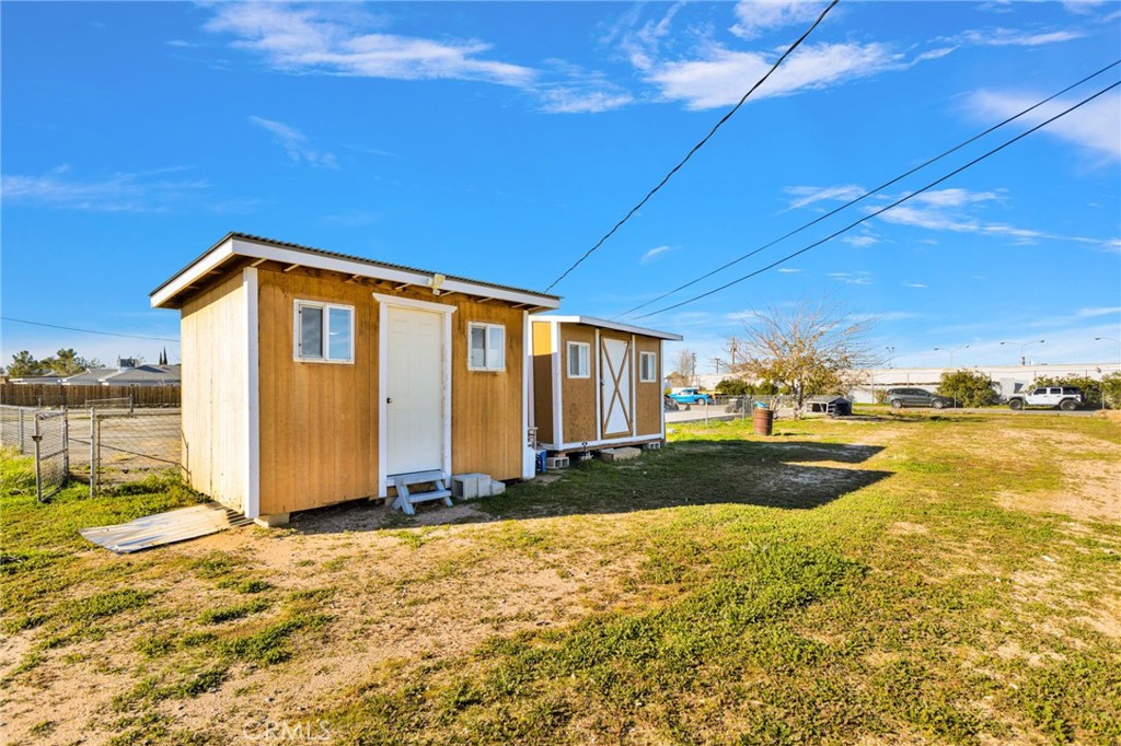 15109 Anacapa Road Victorville, CA 92392 - Photo 9 of 40 a view of a house with backyard and sitting area