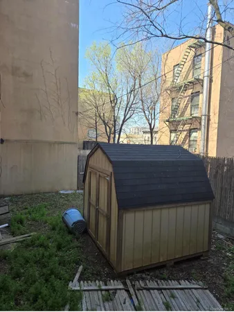 $1,100,000 | 1011 Boston Road | Morrisania