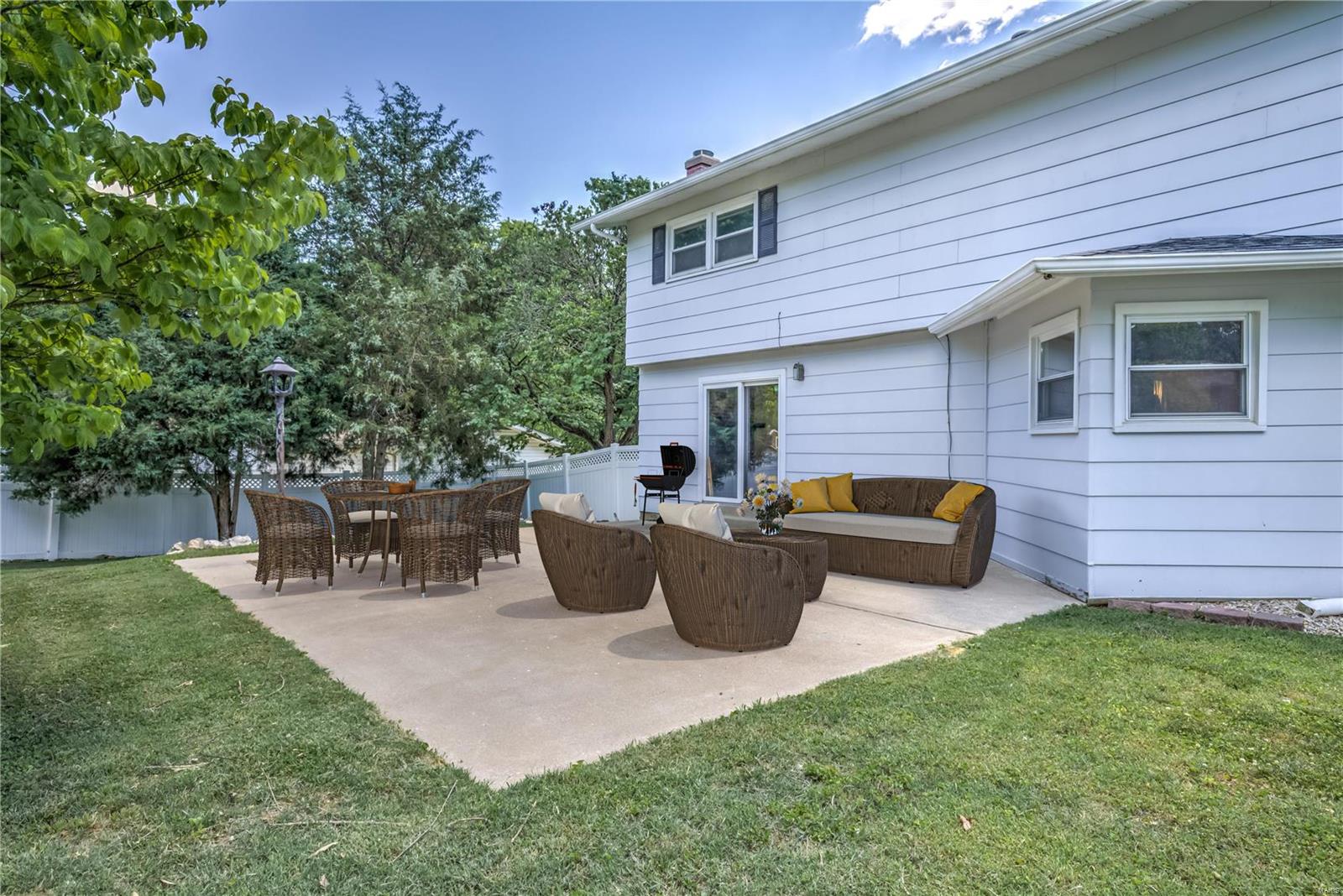 913 Ruth Drive St. Charles, MO 63301 - Photo 4 of 33 Gallery Image 4