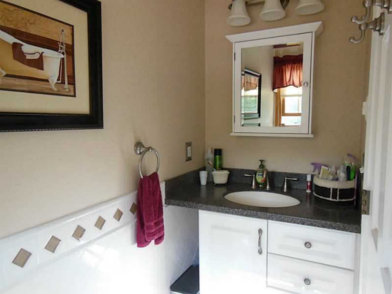 625 Weaver Hill Road Coventry, RI 02816 - Photo 16 of 17 Bathroom.