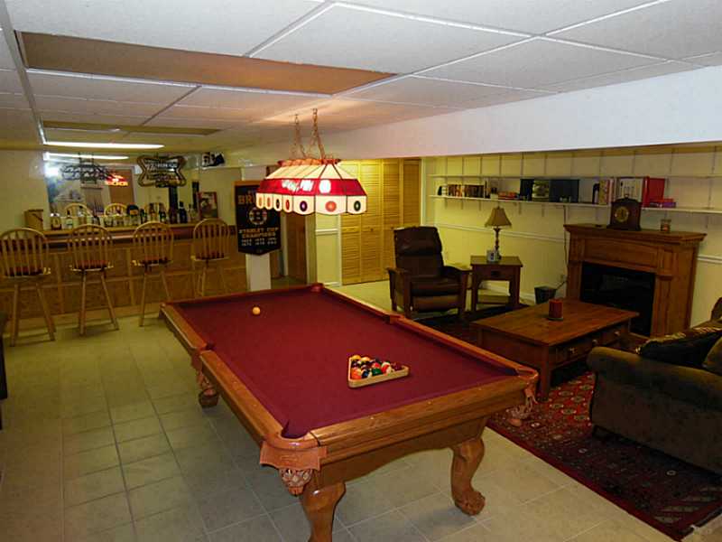 625 Weaver Hill Road Coventry, RI 02816 - Photo 17 of 17 Den/Family/Great Room.