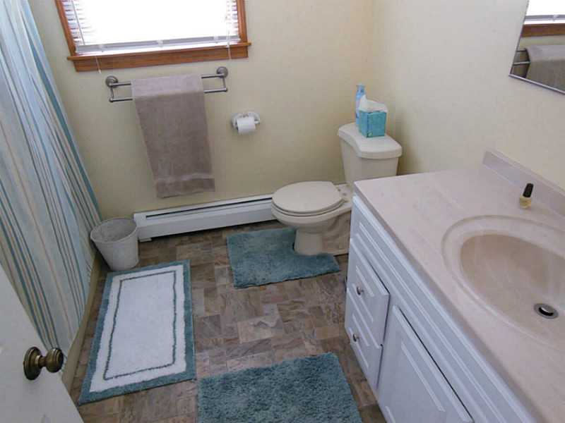 625 Weaver Hill Road Coventry, RI 02816 - Photo 4 of 17 Bathroom.