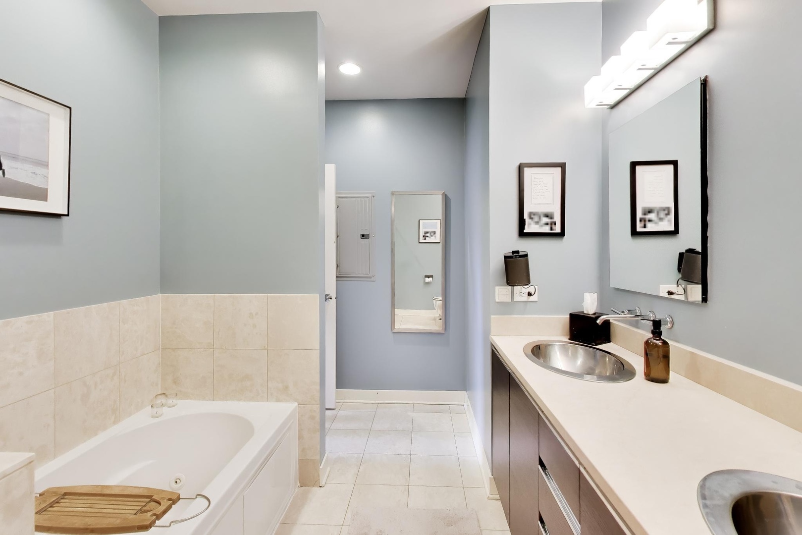 1050 West Hubbard Street, Unit 2F Chicago, IL 60642 - Photo 16 of 33 a bathroom with a tub sink and mirror
