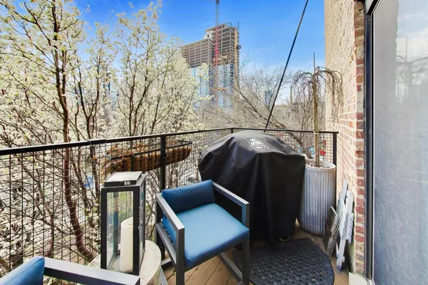 $550,000 | 1050 West Hubbard Street, Unit 2F, Chicago, IL 60642