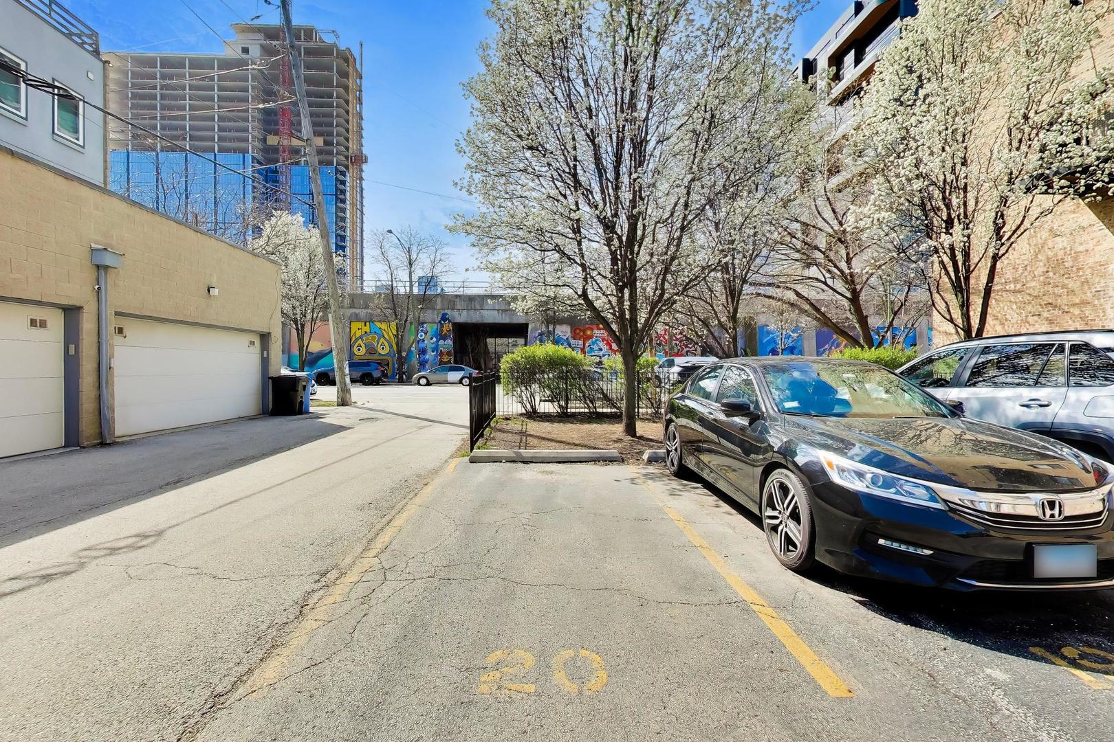 1050 West Hubbard Street, Unit 2F Chicago, IL 60642 - Photo 25 of 33 a view of outdoor space with truck parked
