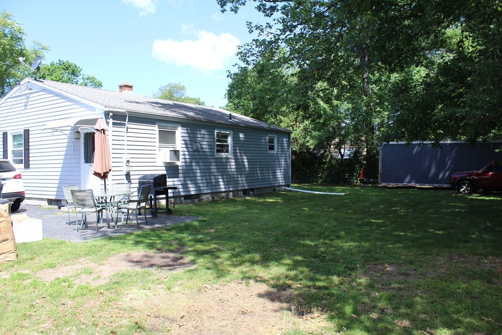 151 Newhouse Street Springfield, MA 01118 - Photo 12 of 14 Gallery Image 12