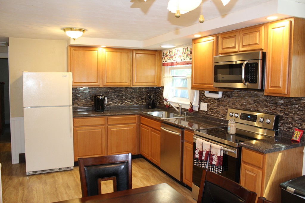 151 Newhouse Street Springfield, MA 01118 - Photo 2 of 14 Gallery Image 2