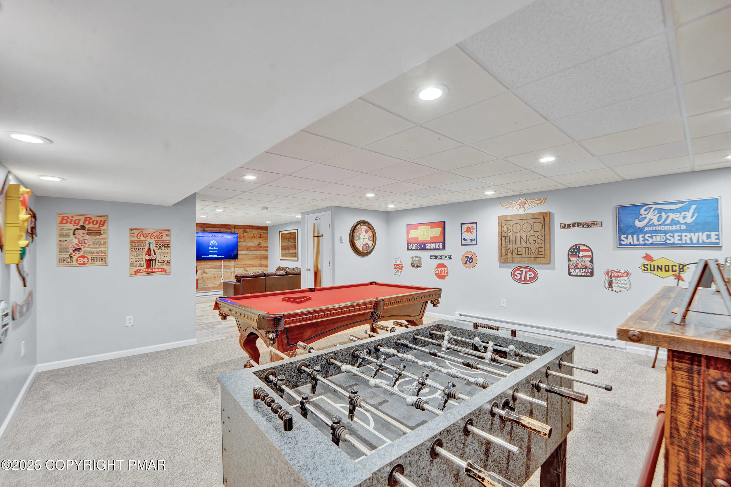112 Maccauley Road Albrightsville, PA 18210 - Photo 40 of 76 a living room with a furniture and a flat screen tv