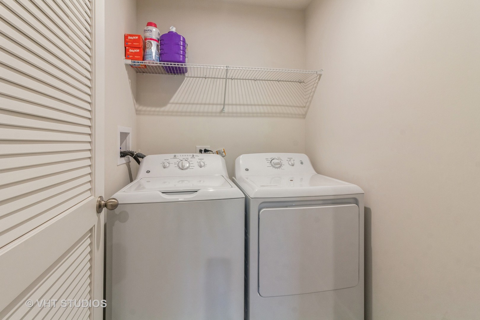 313 Pheasant Run Road Joliet, IL 60433 - Photo 17 of 24 a utility room with dryer and washer
