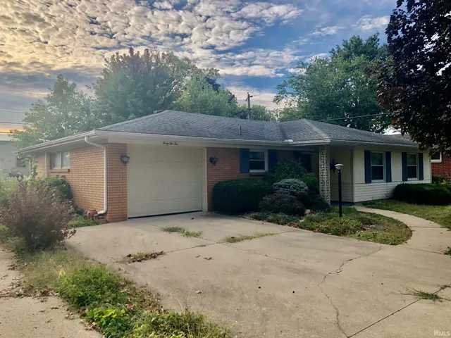 $179,000 | 4210 North Oakwood Avenue, Muncie, IN 47304