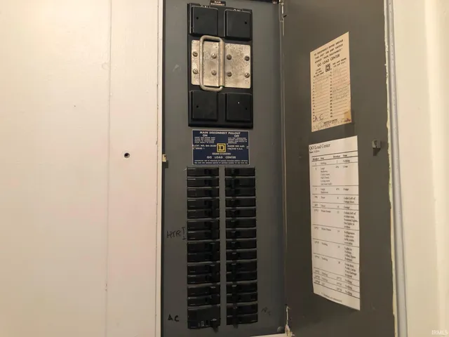 $179,000 | 4210 North Oakwood Avenue, Muncie, IN 47304