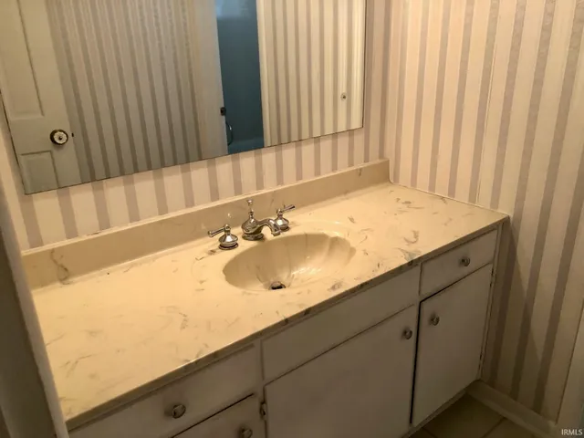 $179,000 | 4210 North Oakwood Avenue, Muncie, IN 47304