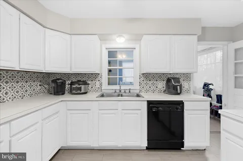 $360,000 | 208 Elm Street, Centreville, MD 21617