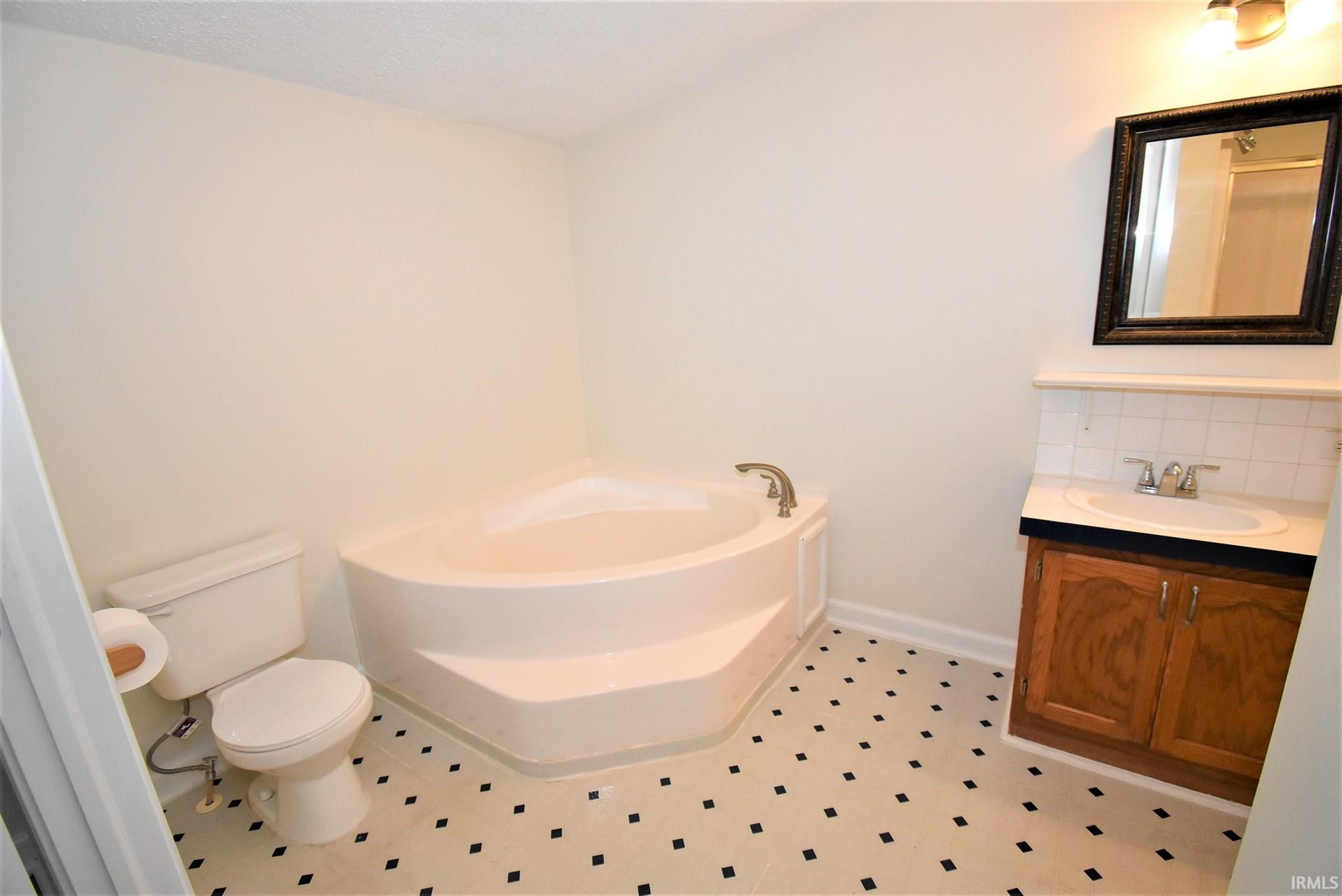 909 East 8th Street Fowler, IN 47944 - Photo 8 of 36